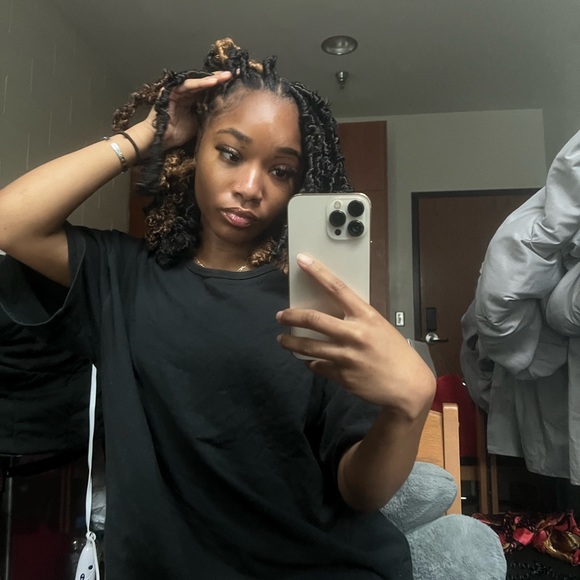 Meet your Posher, Nia - Picture 5 of 5